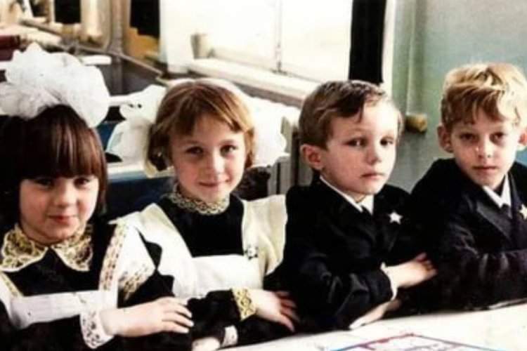 Продаются две дыни одного сорта. Одна окружностью 60 сантиметров, а другая — 50 см. Первая в полтора раза дороже второй. Какую выгоднее купить?