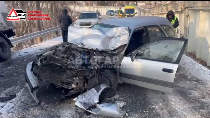 Серьёзная авария полностью заблокировала проезд во Владивостоке