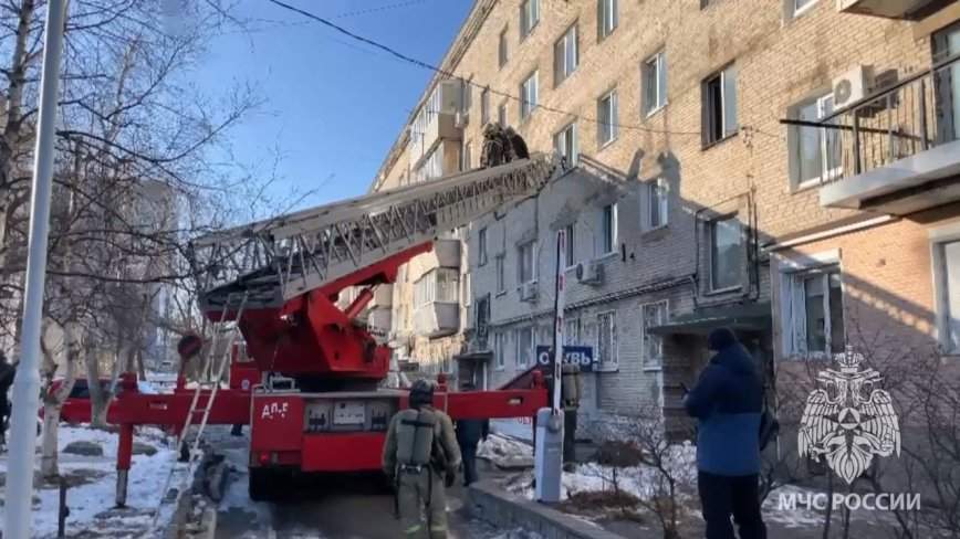 Горело с 1 по 5 этаж: во Владивостоке произошел серьезный пожар