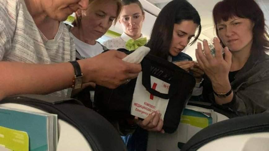 Приморские врачи спасли жизнь пассажира прямо в самолёте