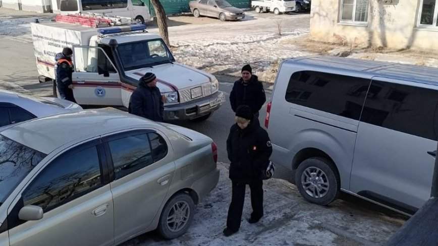 С открытой раной звала на помощь: преступление совершено возле администрации в Приморье