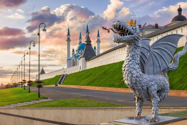 Коронованный дракон Зилант – официальный символ этого города. Является самым многонациональным городом России, здесь 115 национальностей
