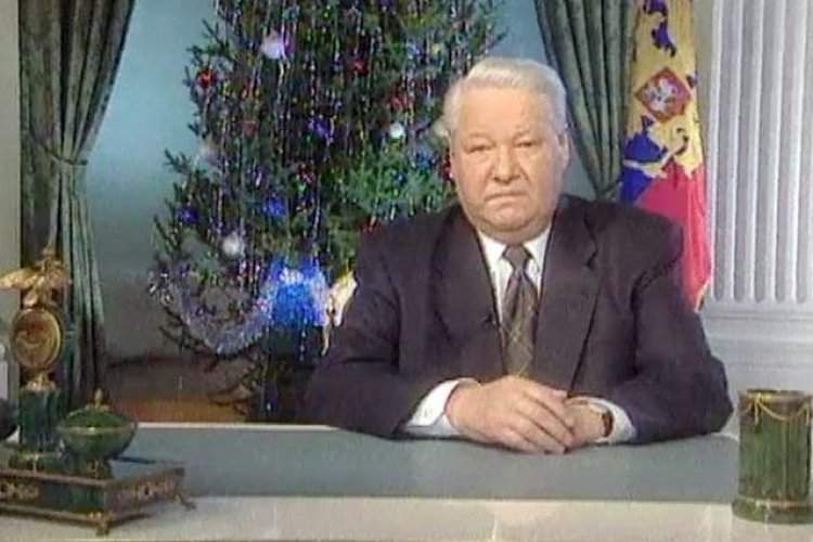 «Я устал, я ухожу!» Так кому-то и запомнилось обращение Ельцина. Многие даже так его и цитируют, не подозревая, что сказал бывший президент совсем не это. Как действительно звучала эта фраза?