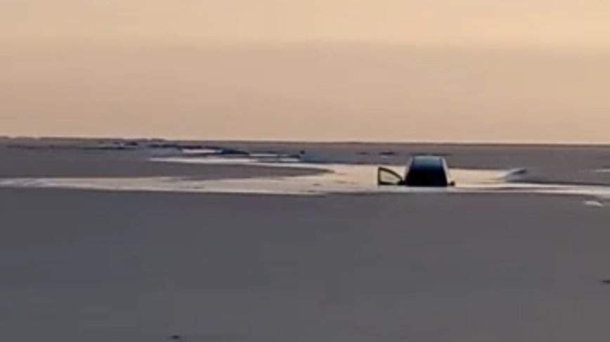 «Вода рванула, трещина идет»: двойное ЧП произошло в Амурском заливе