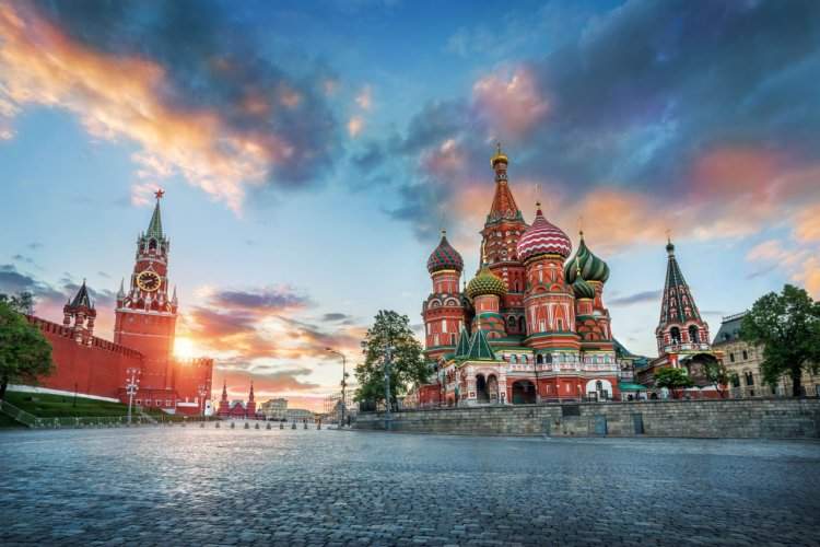 В каком году появился первый официальный гимн в России?