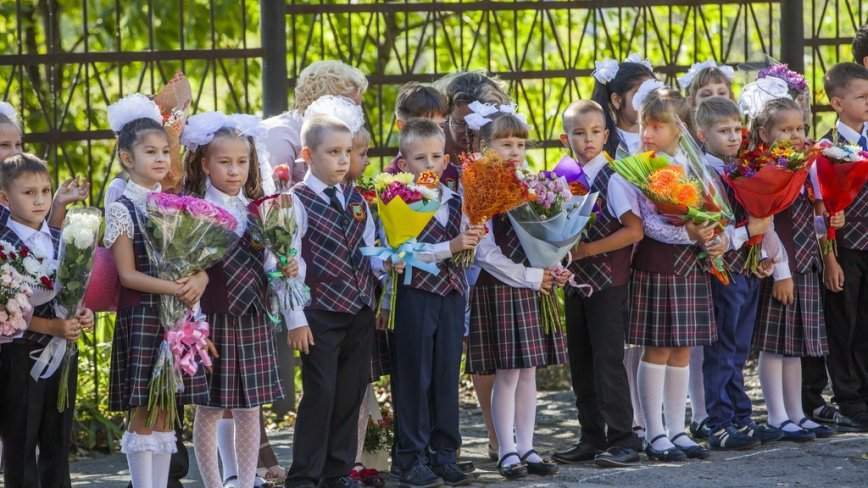 Букет учителю: Китай буквально завалил Приморье цветами