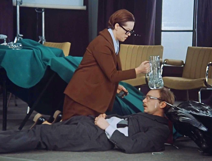 Тест: вы однозначно из СССР, если угадаете 10/10 советских комедий по фото холостяка