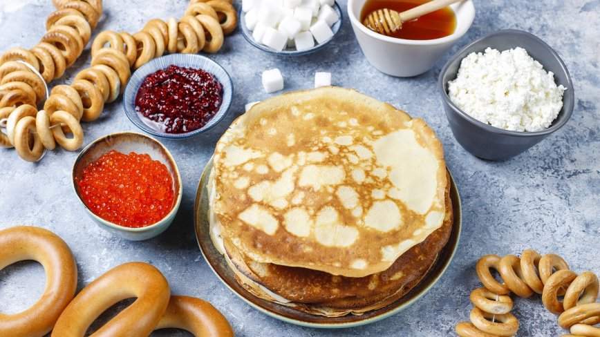 Простой рецепт вкуснейших тонких и лёгких блинов без яиц и молока