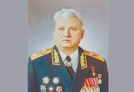 Советский военачальник, маршал Советского Союза, Герой Советского Союза. В годы Великой Отечественной войны сражался с исключительной отвагой, несколько раз был ранен, награждён 6 боевыми орденами. Под его руководством в конце 1970-х годов проведена масштабная реформа тыла Вооружённых сил СССР, после чего структура стала мобильной, возросла эффективность и управляемость тыла.