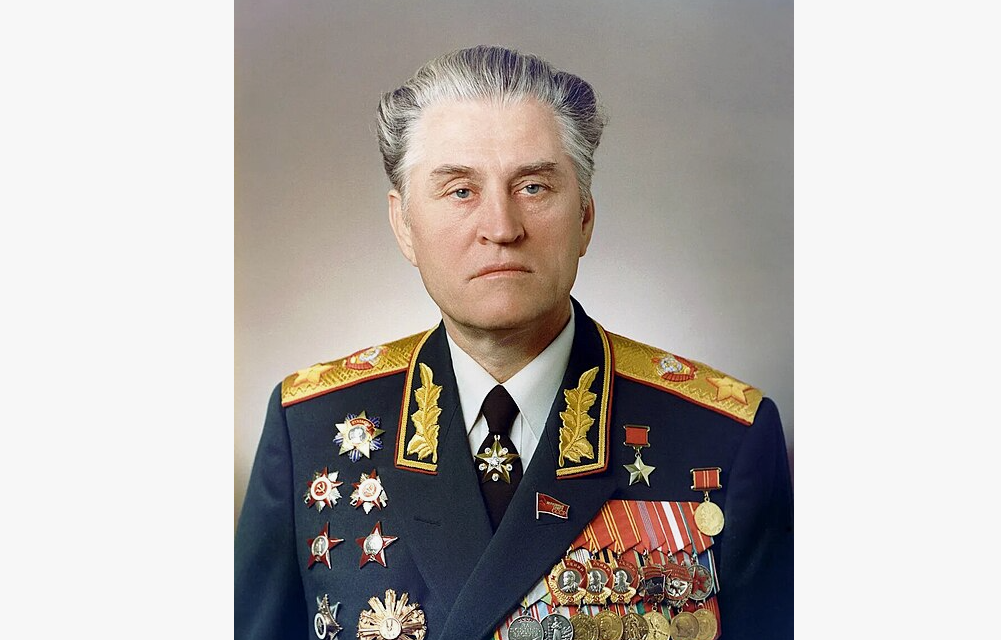 Маршал Советского Союза, Герой Советского Союза. Во время Великой Отечественной войны участвовал в обороне Одессы, Севастополя и Кавказа. Во время эфиопо-сомалийской войны стоял во главе оперативной группы Министерства обороны СССР в Эфиопии, а также планировал боевые операции эфиопских войск.