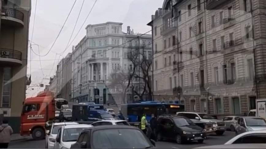 Движение заблокировано: водители во Владивостоке попали «под замес»