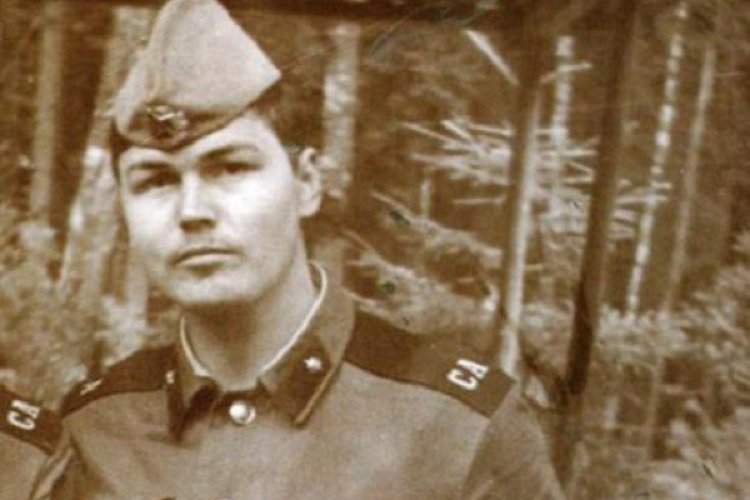 Эта знаменитость — звезда в прямом смысле: в 1996 году ученые из США назвали его именем звезду в созвездии Андромеды.