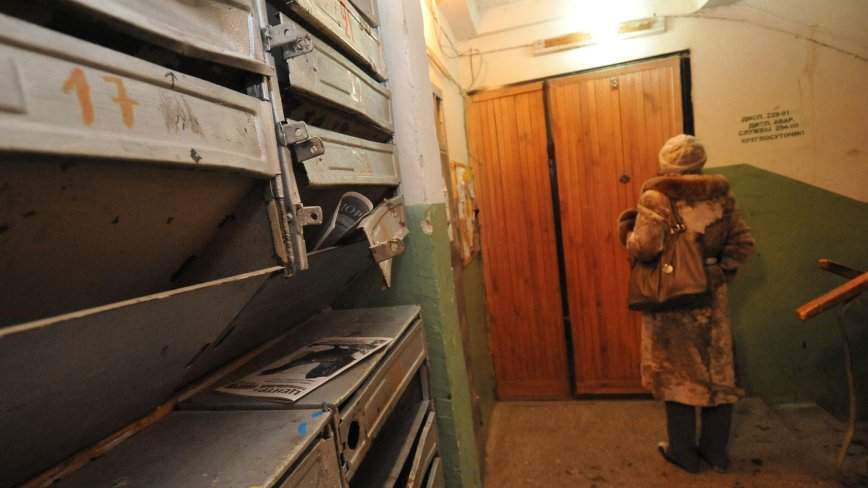 Квартиру жительницы Владивостока арестовали из-за земельных участков