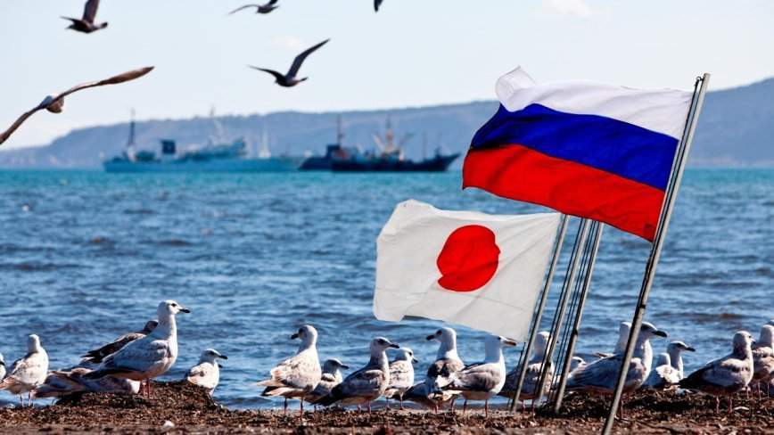 Япония обвинила Россию в поставках оружия в КНДР