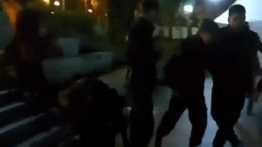 Жесткая драка с полицейскими произошла в центре Владивостока