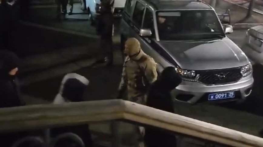 Полиция и Росгвардия нагрянули в популярное во Владивостоке кафе