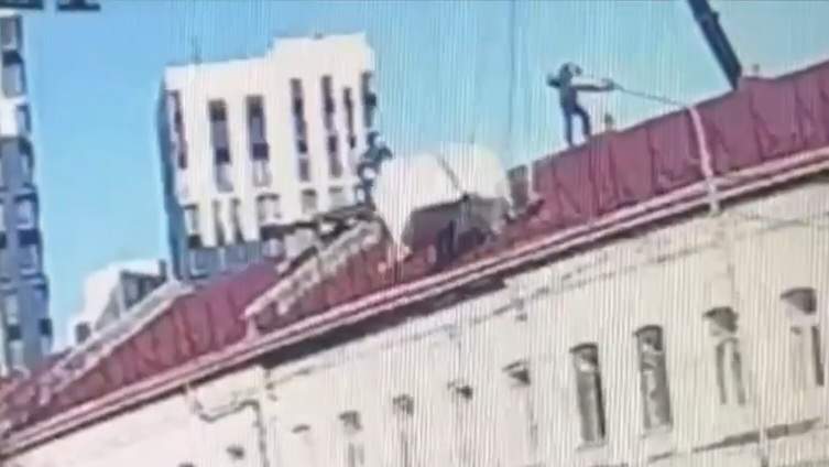Во Владивостоке падение утеплителя обернулось многомиллионной компенсацией