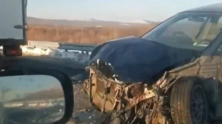 «Рука вон валяется»: в Приморье в жесткой аварии «размотало» легковушку