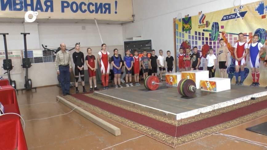 В Арсеньеве прошёл краевой турнир по тяжелой атлетике