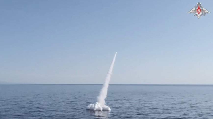 Ракетную стрельбу открыла подводная лодка у берегов Владивостока