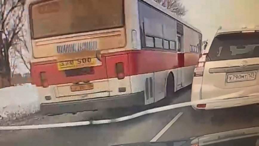В Приморье водитель автобуса «сошел с ума из-за предновогодней суеты» — видео