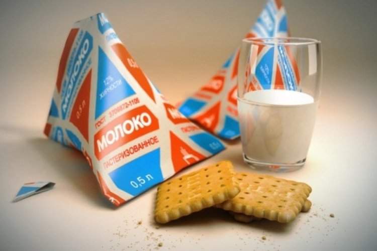 Когда-то в СССР продавали молоко в треугольных картонных пакетиках. Предполагалось, что в них молоко будет дольше храниться. Такие пакеты стали выпускать с 1944 года. В какой стране?