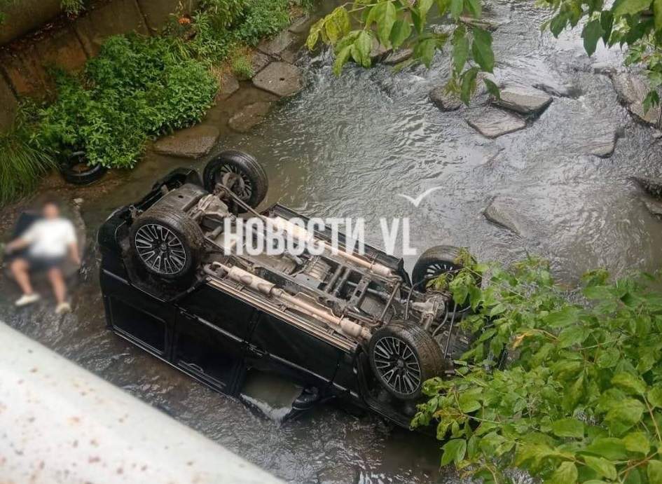  Стали известны подробности крайне необычного ДТП с «Гелендвагеном» во Владивостоке 