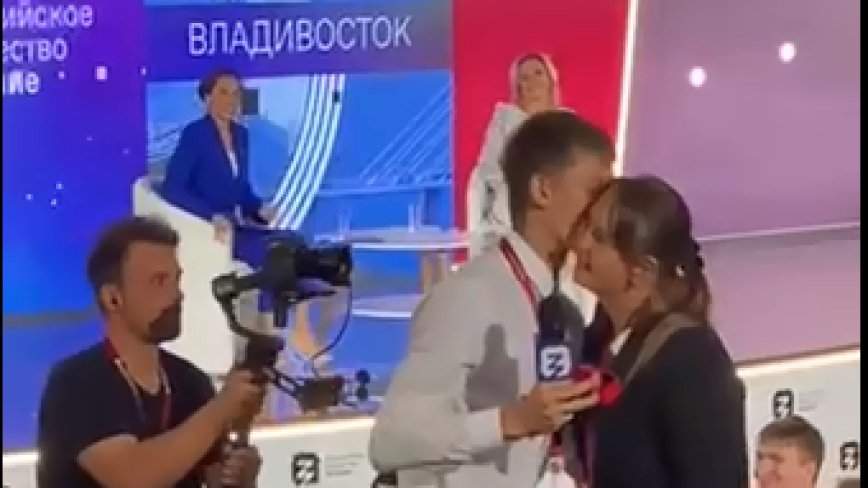 Студентке ДВФУ сделали предложение руки и сердца прямо во время ВЭФ