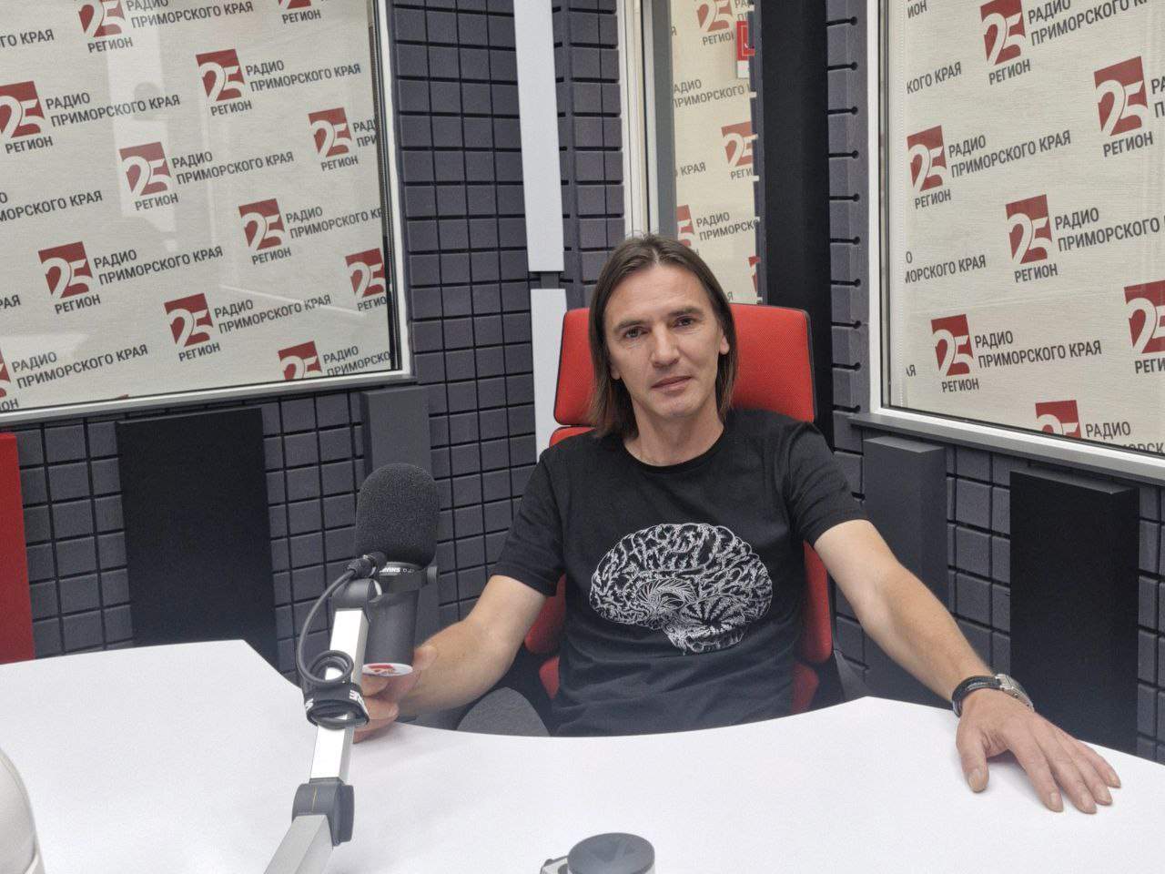 Без Галстуков / Там, где слова бессильны, говорит искусство / 21.08.25
