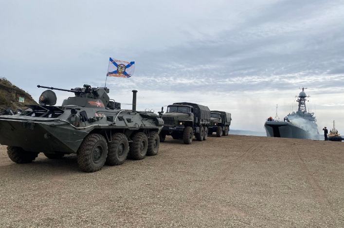 Вооружённая сотня высадилась в бухте Стеклянная во Владивостоке
