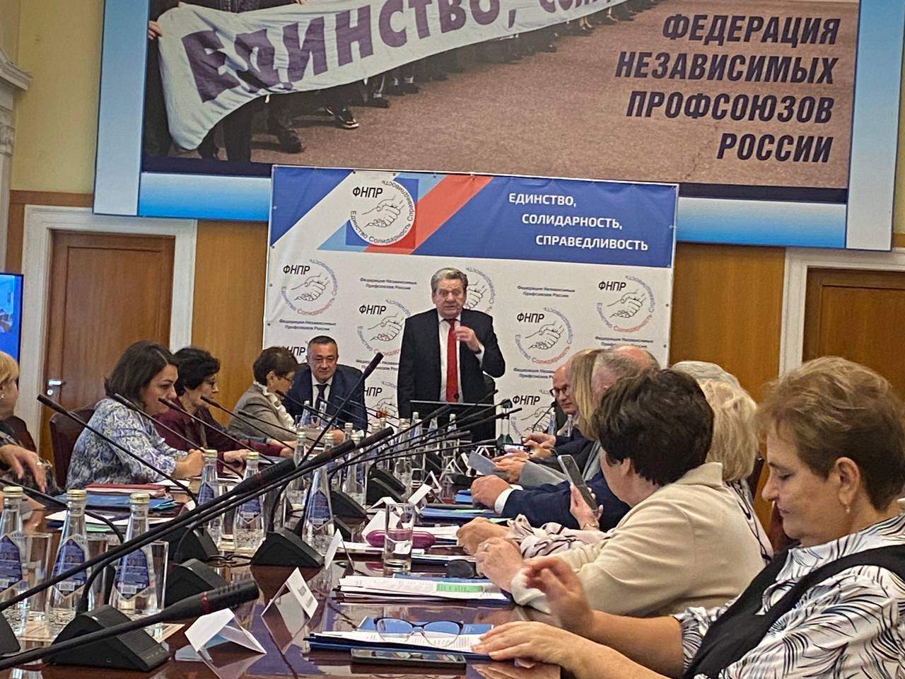  IX съезд МОП работников жилищно-коммунального хозяйства, местной промышленности и сферы услуг состоялся в Москве - итоги 