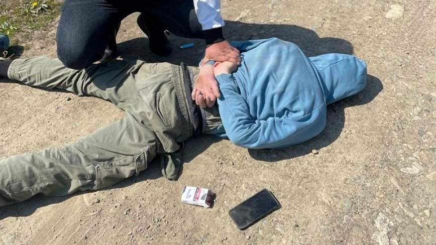 Драгдилер тяжелых наркотиков не смог уйти от погони в Приморье