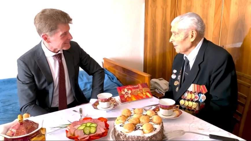 Бесценное наследие для поколений: 100-летнего ветерана поздравил Олег Кожемяко