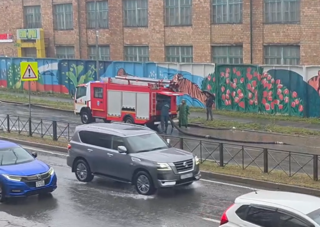 Во Владивостоке восстановили движение на «Зелёном острове» - видео