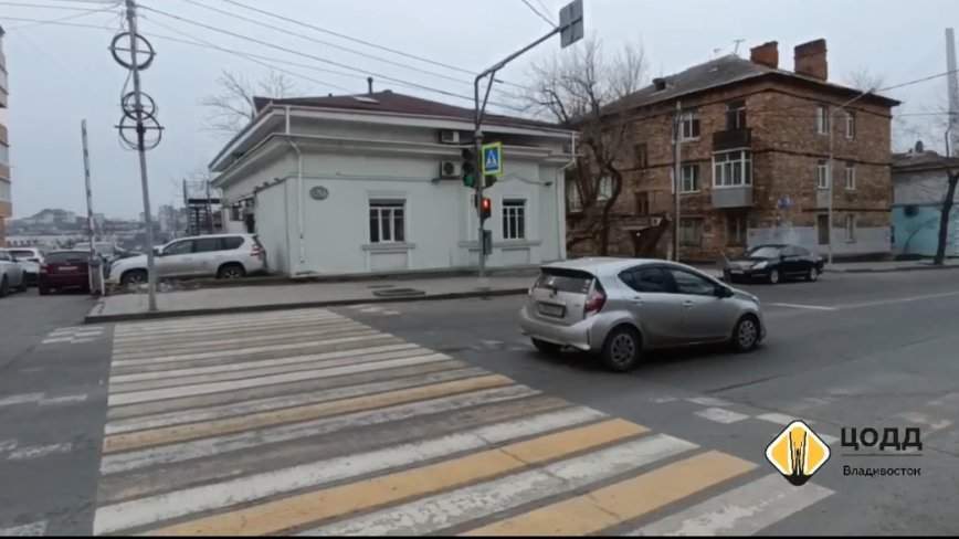 Во Владивостоке на Пушкинской перейти дорогу так просто не получится — инструкция