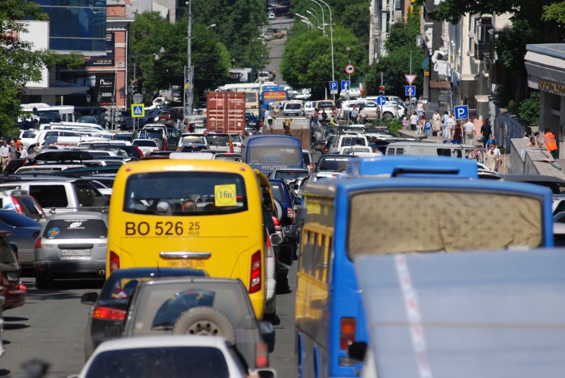 Движение и парковку дважды ограничат в центре Владивостока – даты, повод, адреса