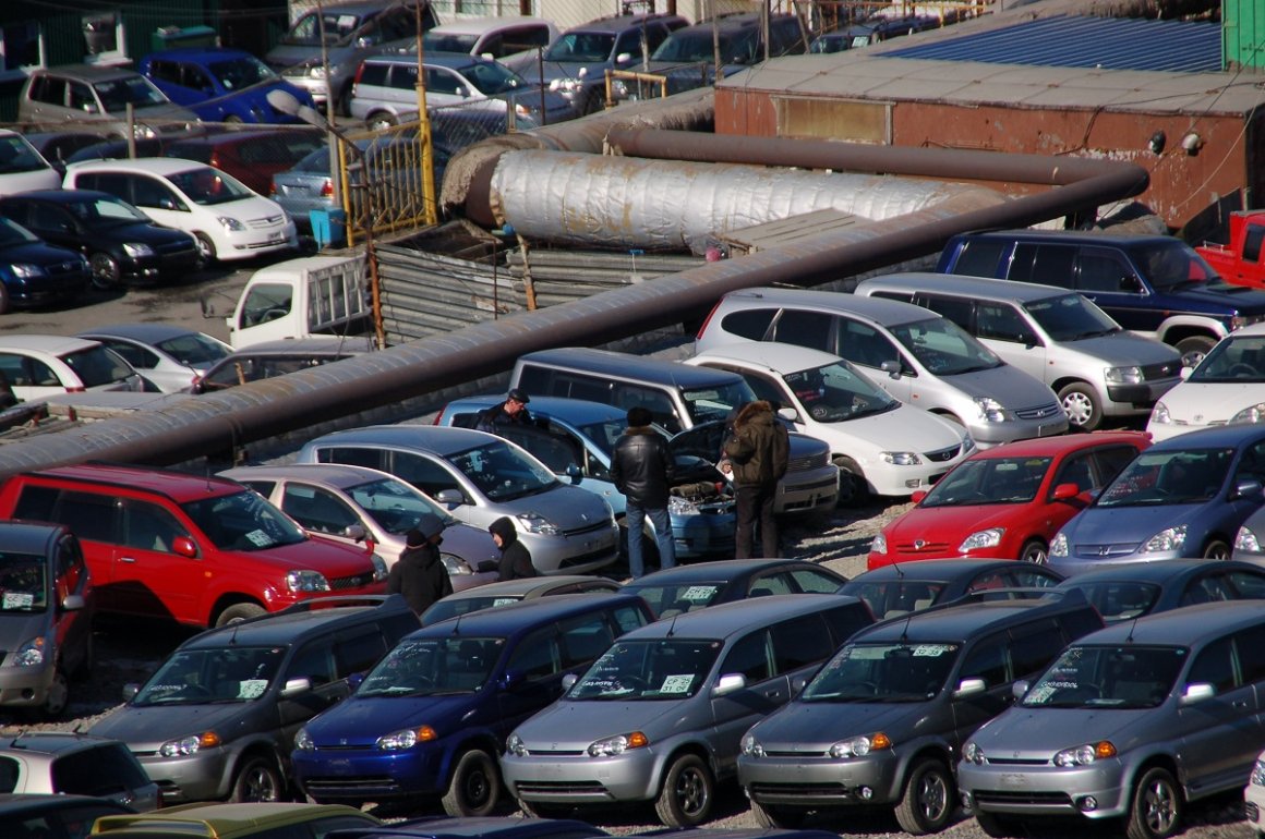 Японцы призывают запретить продажу автомобилей в Россию