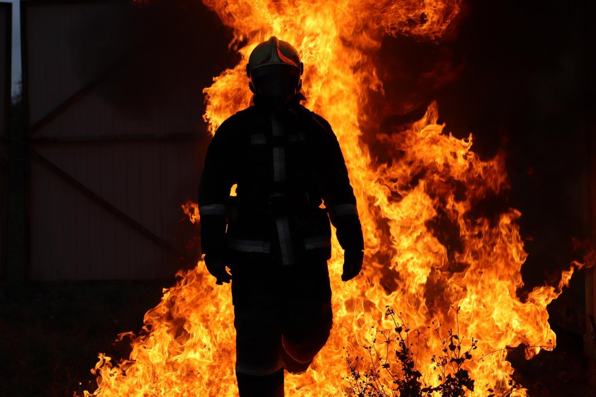 Пожар уничтожил известную базу отдыха в Приморье
