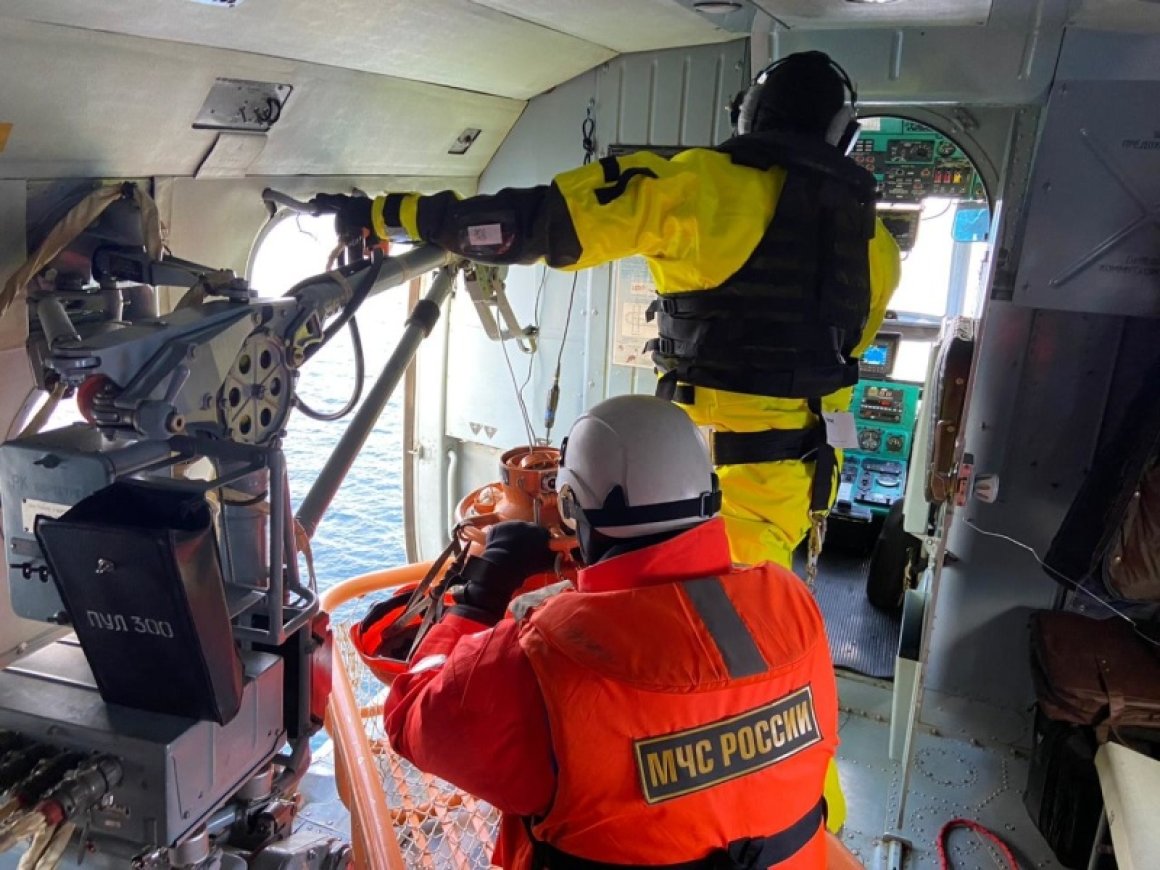 Срочная эвакуация прошла на судне в Охотском море