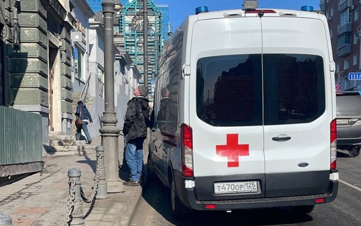 Упала прямо на голову женщине: ЧП произошло в центре Владивостока -  ОТВ-Прим - Общественное телевидение Приморья ОТВ