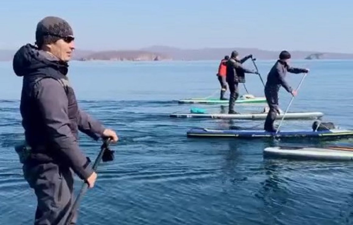 «Сделала наш день»: впечатляющее видео сняли  SUP-серферы в Приморье