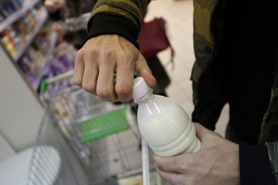 «Мертвый» сюрприз обнаружен в молоке, произведенном в Приморье