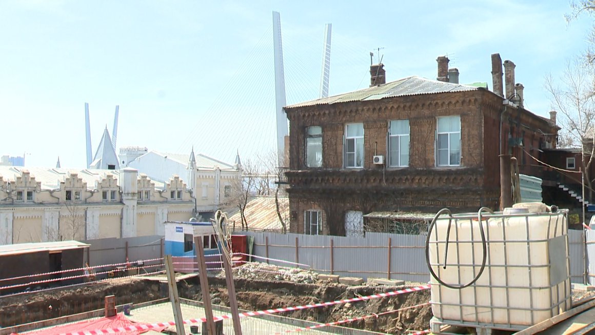 История нашумевшей стройки в центре Владивостока получила продолжение