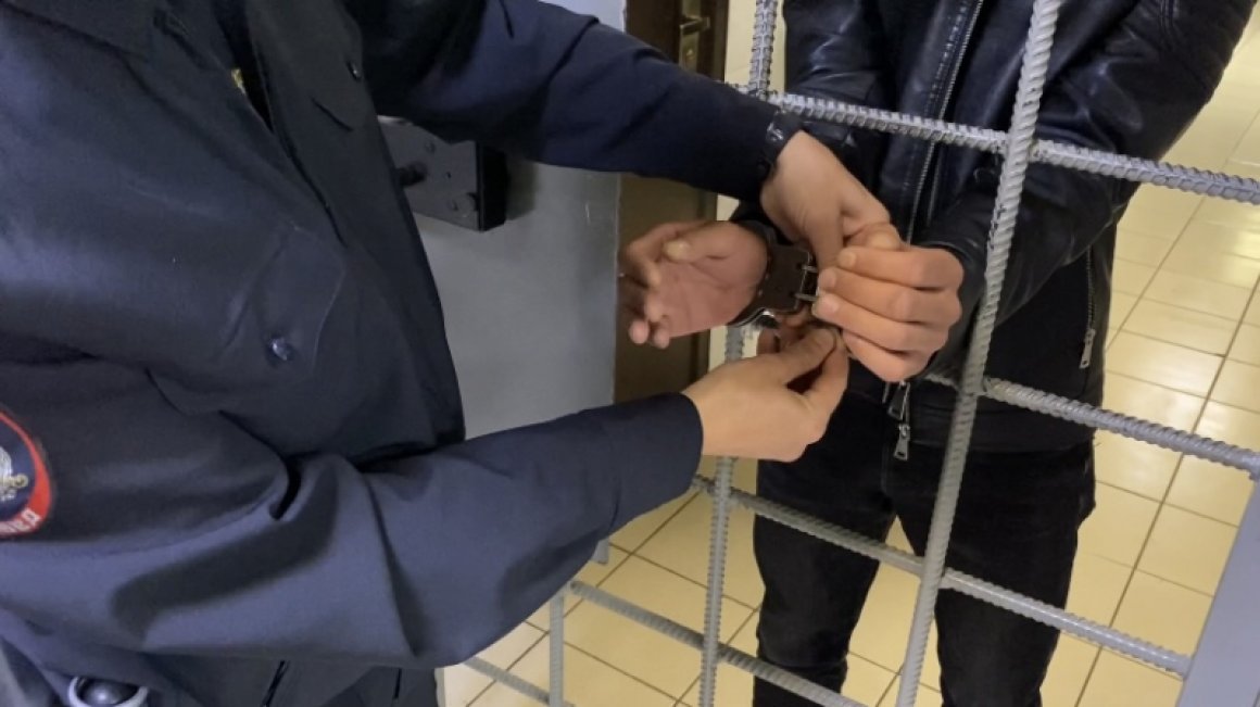 Отжимал и похищал: в Приморье задержан серийный домушник