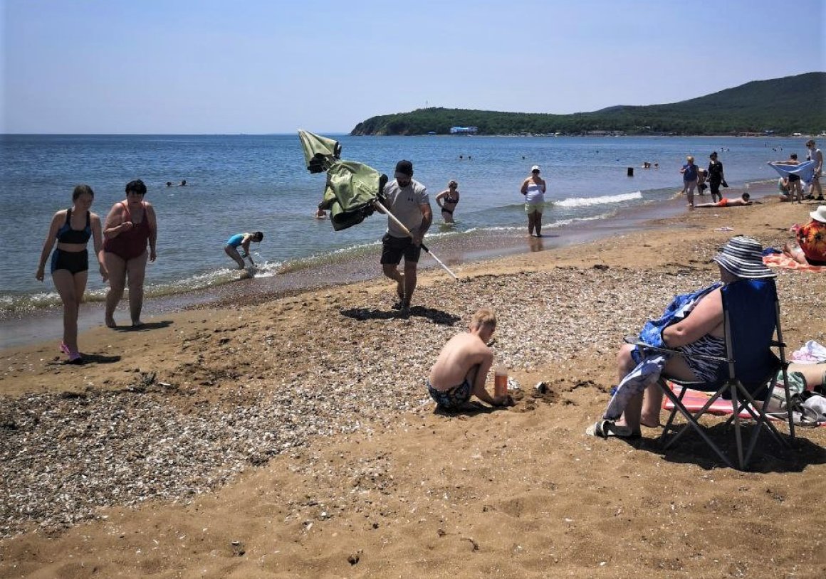 Смертельная опасность грозит отдыхающим на известном пляже Владивостока