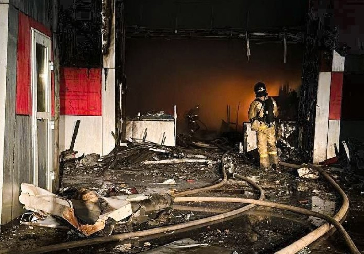 Мощный пожар уничтожил фасад известного во Владивостоке здания