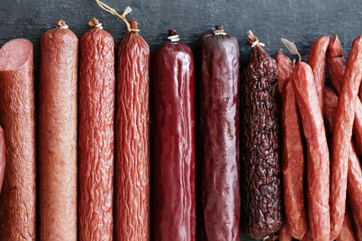 Осторожно, фальсификат: топ-5 копченой колбасы, в которой нет мяса – одни заменители