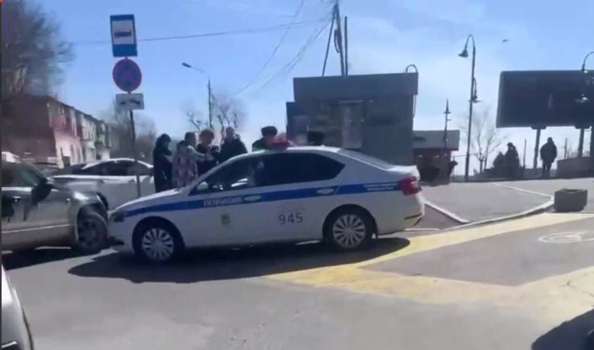 Агрессивная автомобилистка оказала сопротивление полиции во Владивостоке -  ОТВ-Прим - Общественное телевидение Приморья ОТВ