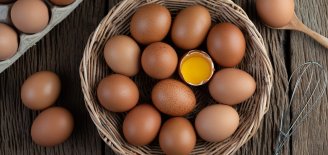 Простой способ отличить качественные яйца от некачественных прямо в магазине