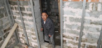 Президент рассказал, что нужно делать для сокращения количества трудовых мигрантов